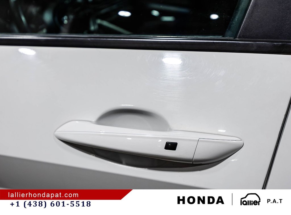 2023 Hyundai Elantra Preferred in Montreal, Quebec - 11 - w1024h768px