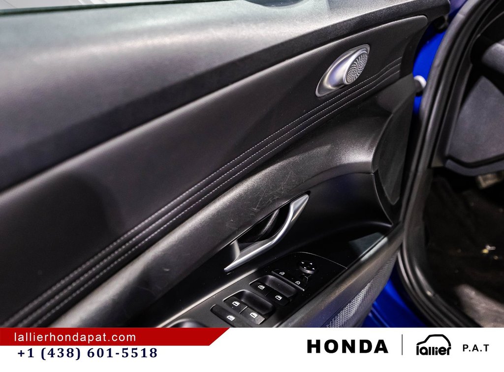 2023 Hyundai Elantra Preferred in Montreal, Quebec - 12 - w1024h768px