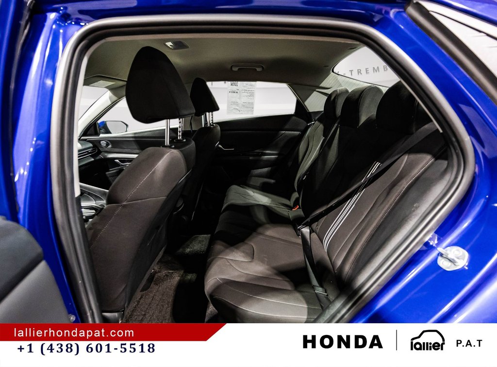 2023 Hyundai Elantra Preferred in Montreal, Quebec - 14 - w1024h768px