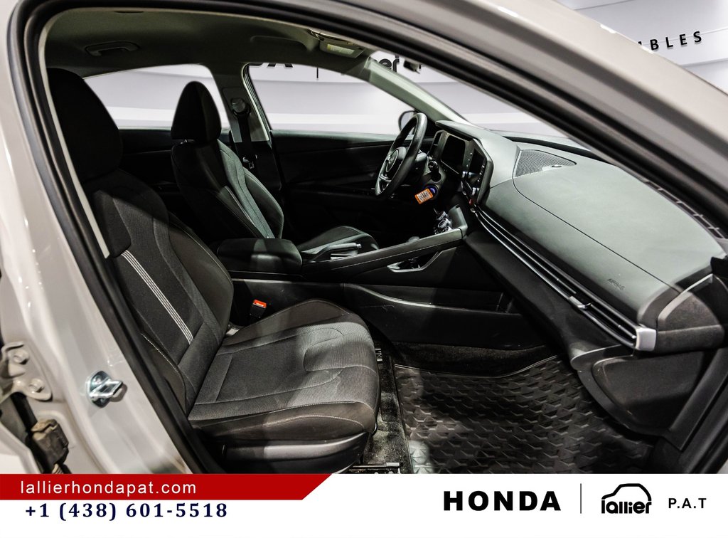 2025 Hyundai Elantra Essential in Montreal, Quebec - 17 - w1024h768px