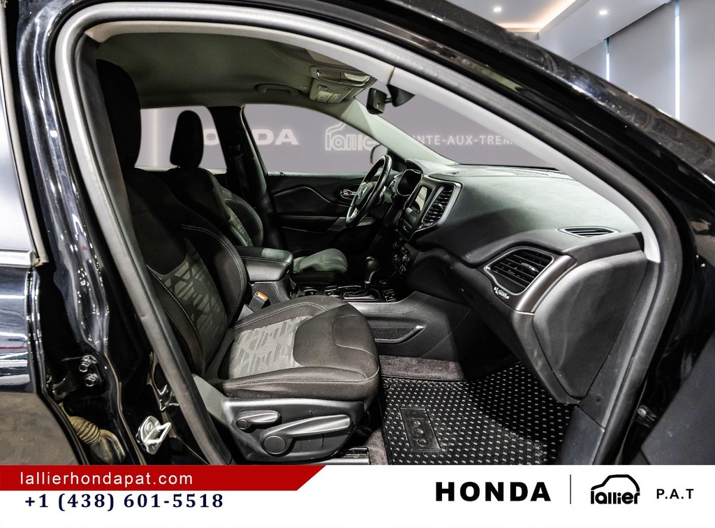 2019 Jeep Cherokee North in Montréal, Quebec - 16 - w1024h768px