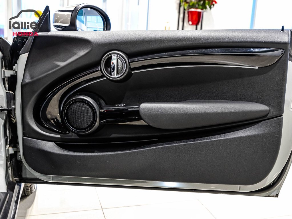 2023 MINI Convertible Cooper S in Montreal, Quebec - 16 - w1024h768px