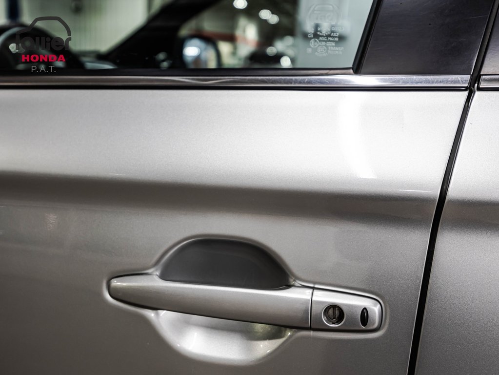 2020 Mitsubishi OUTLANDER PHEV SEL HYBRIDE BRANCHABLE ECONOMIE ET DISTANCE in Montreal, Quebec - 11 - w1024h768px