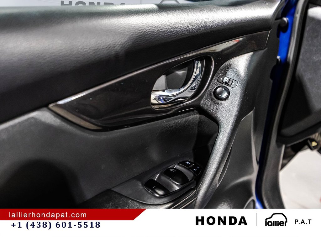 2020 Nissan Rogue SV in Montreal, Quebec - 12 - w1024h768px