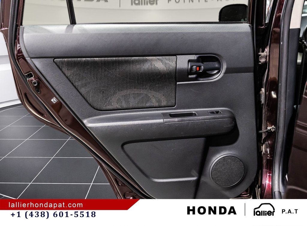 2015 Scion xB in Montreal, Quebec - 12 - w1024h768px