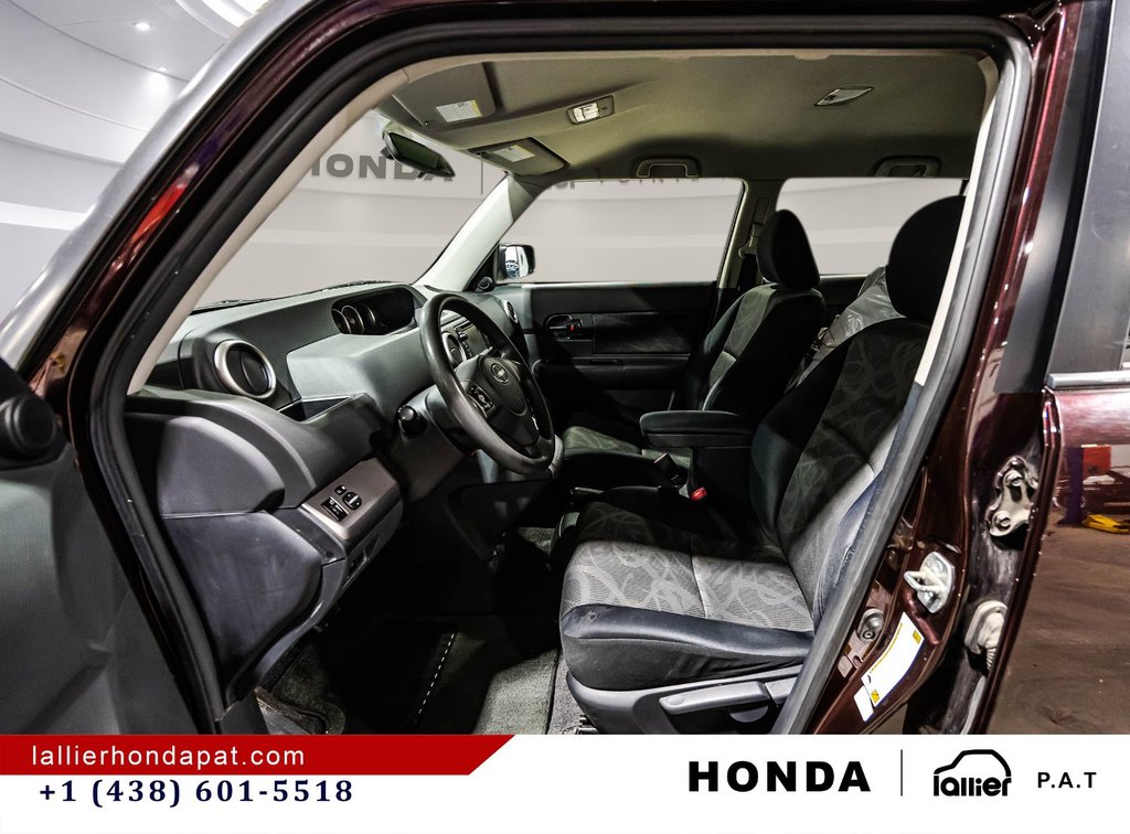 2015 Scion xB in Montreal, Quebec - 17 - w1024h768px