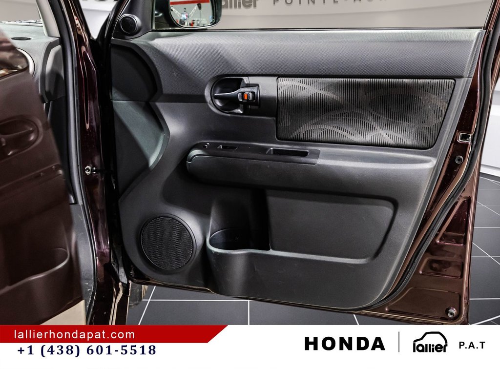 2015 Scion xB in Montreal, Quebec - 15 - w1024h768px