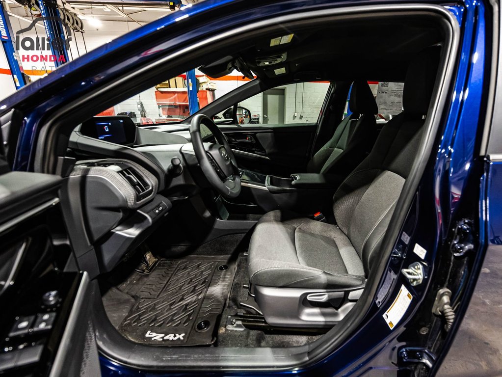 2025 Toyota bZ4X XLE in Montréal, Quebec - 18 - w1024h768px