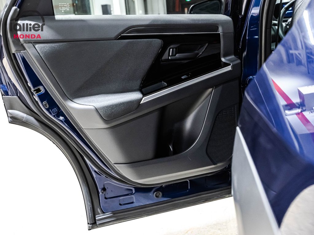 2025 Toyota bZ4X XLE in Montréal, Quebec - 12 - w1024h768px