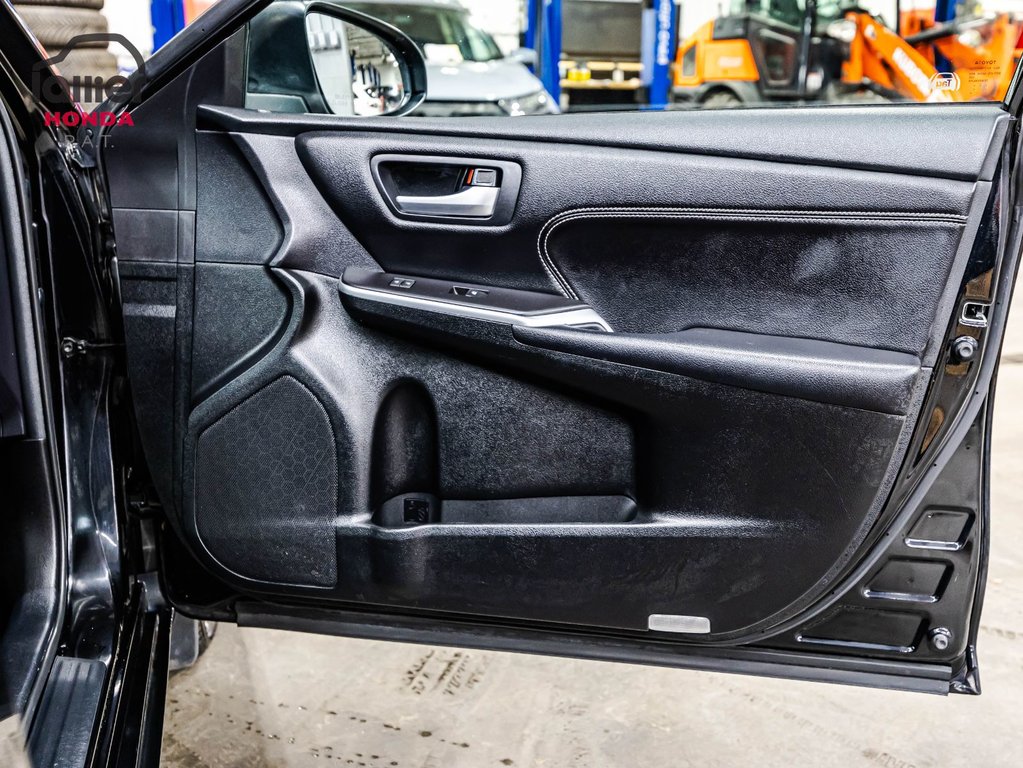 2017 Toyota Camry Hybrid XLE HYBIDE POUR L'ÉCONOMIE ET LA DISTANCE in , Quebec - 16 - w1024h768px