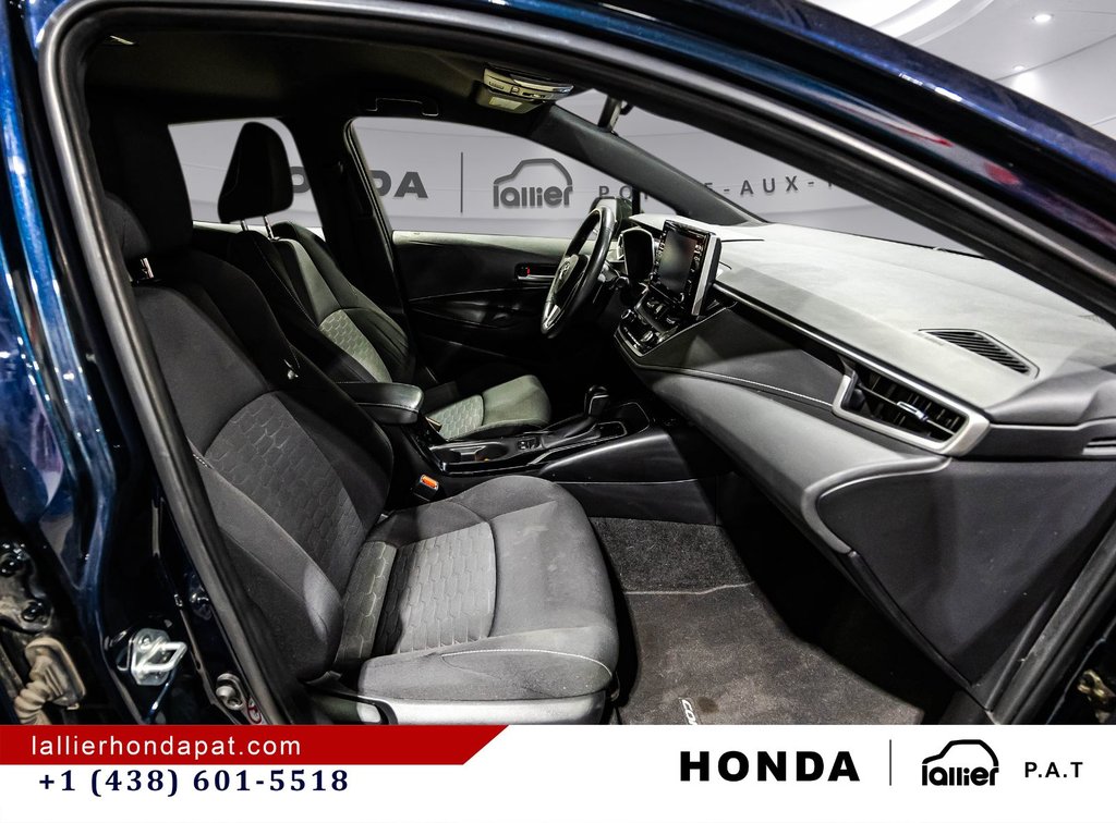 2020 Toyota Corolla Hatchback SE in Montréal, Quebec - 17 - w1024h768px