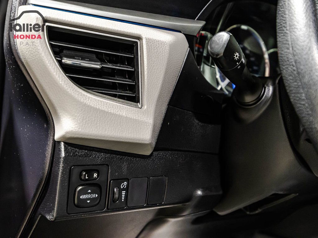 2016 Toyota Corolla LE in Montréal, Quebec - 20 - w1024h768px