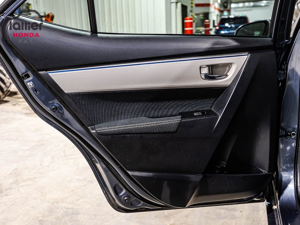 2016 Toyota Corolla LE in Montréal, Quebec - 12 - w1024h768px