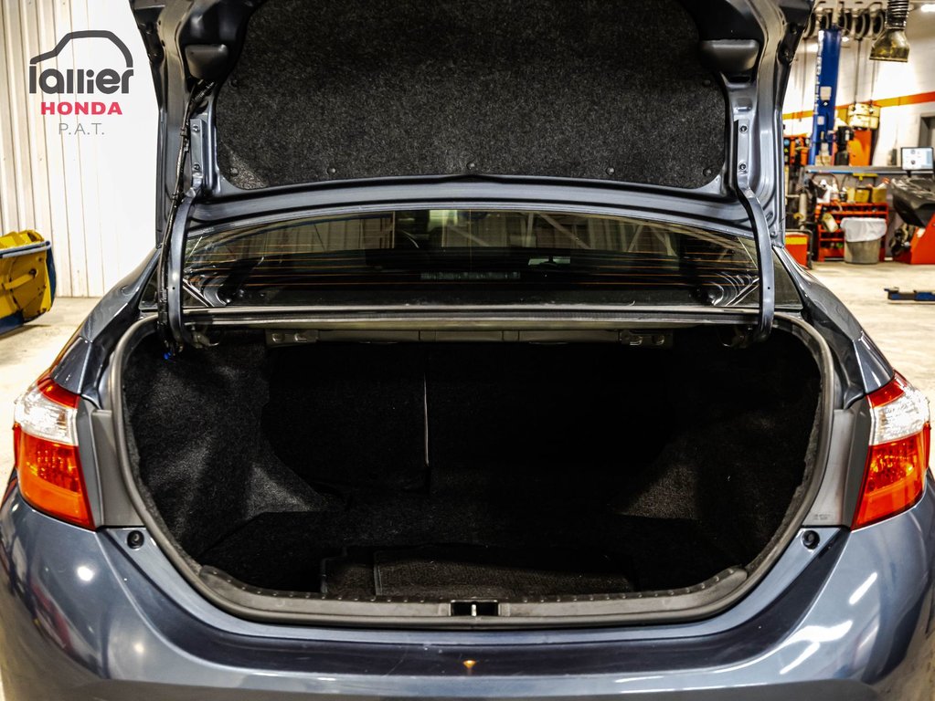 2016 Toyota Corolla LE in Montréal, Quebec - 15 - w1024h768px