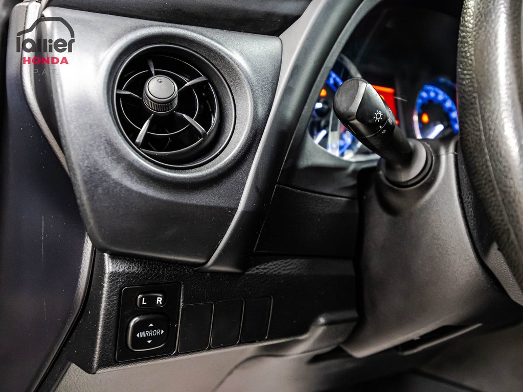 2018 Toyota Corolla in Montréal, Quebec - 19 - w1024h768px