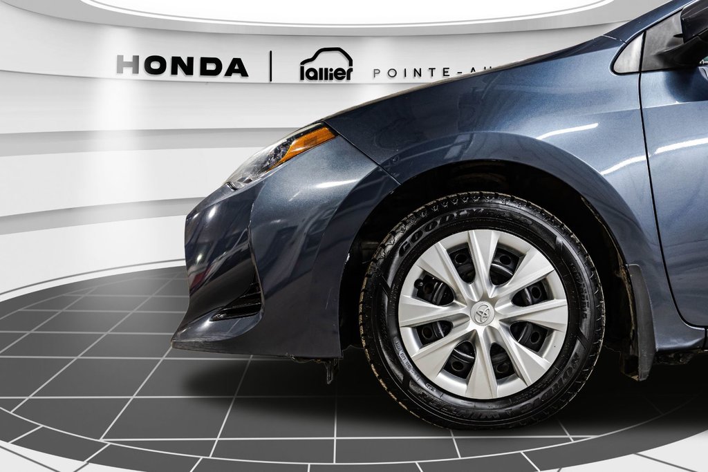 2018 Toyota Corolla in Montréal, Quebec - 10 - w1024h768px