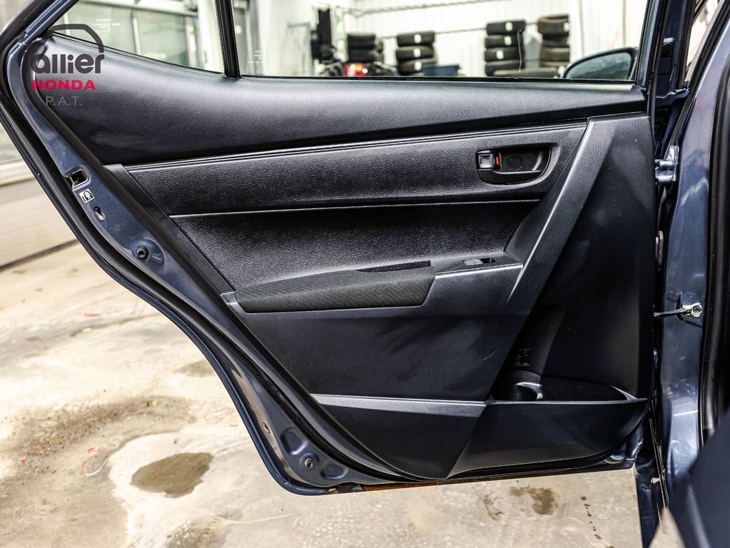 2018 Toyota Corolla in Montréal, Quebec - 12 - w1024h768px