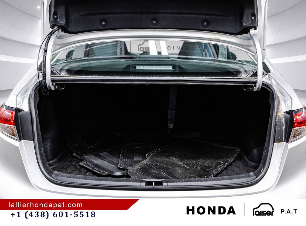 Toyota Corolla LE 2020 à Montréal, Québec - 15 - w1024h768px
