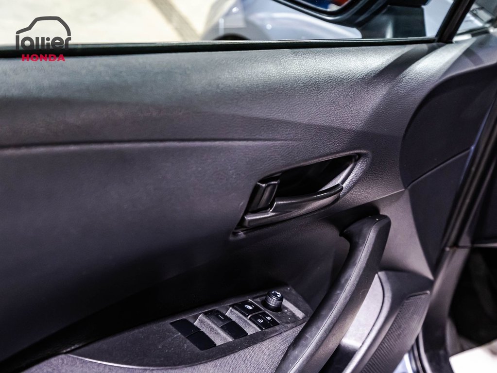 Toyota Corolla LE 2022 à Montréal, Québec - 11 - w1024h768px