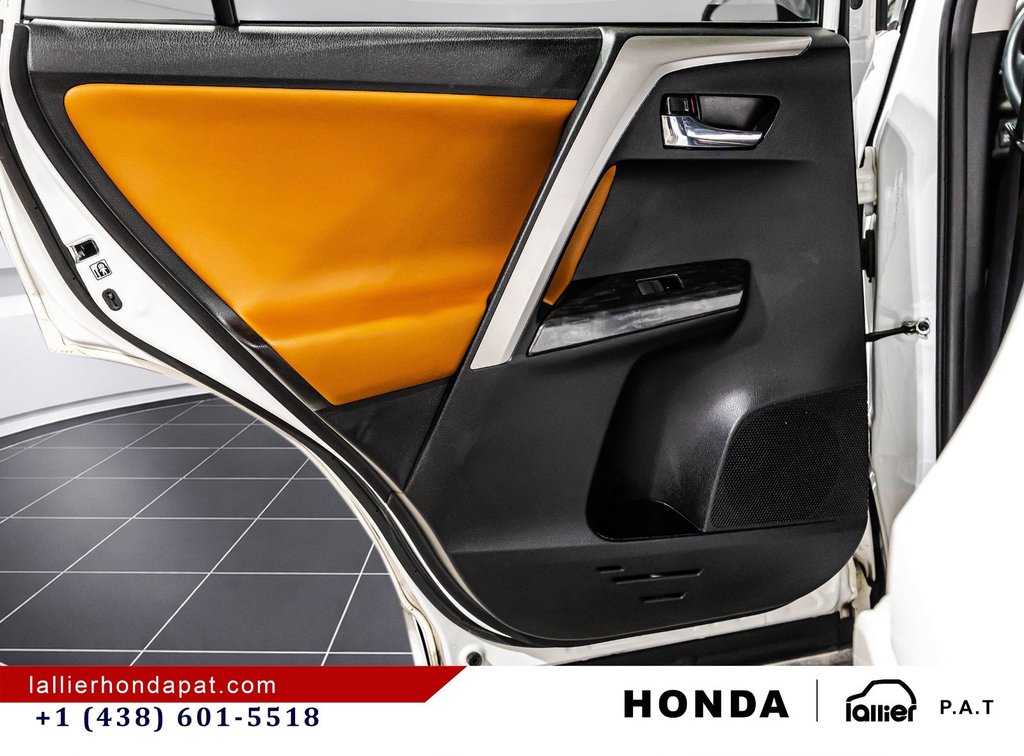 2017 Toyota RAV4 Limited in Montreal, Quebec - 12 - w1024h768px