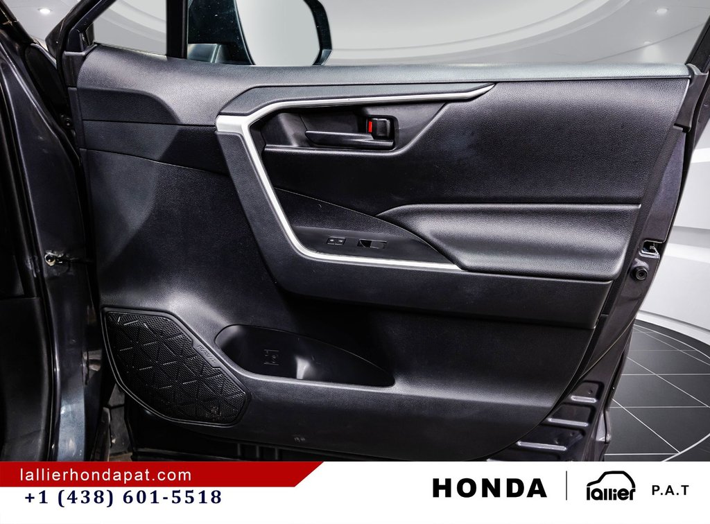 2019 Toyota RAV4 Hybrid LE in Montréal, Quebec - 16 - w1024h768px