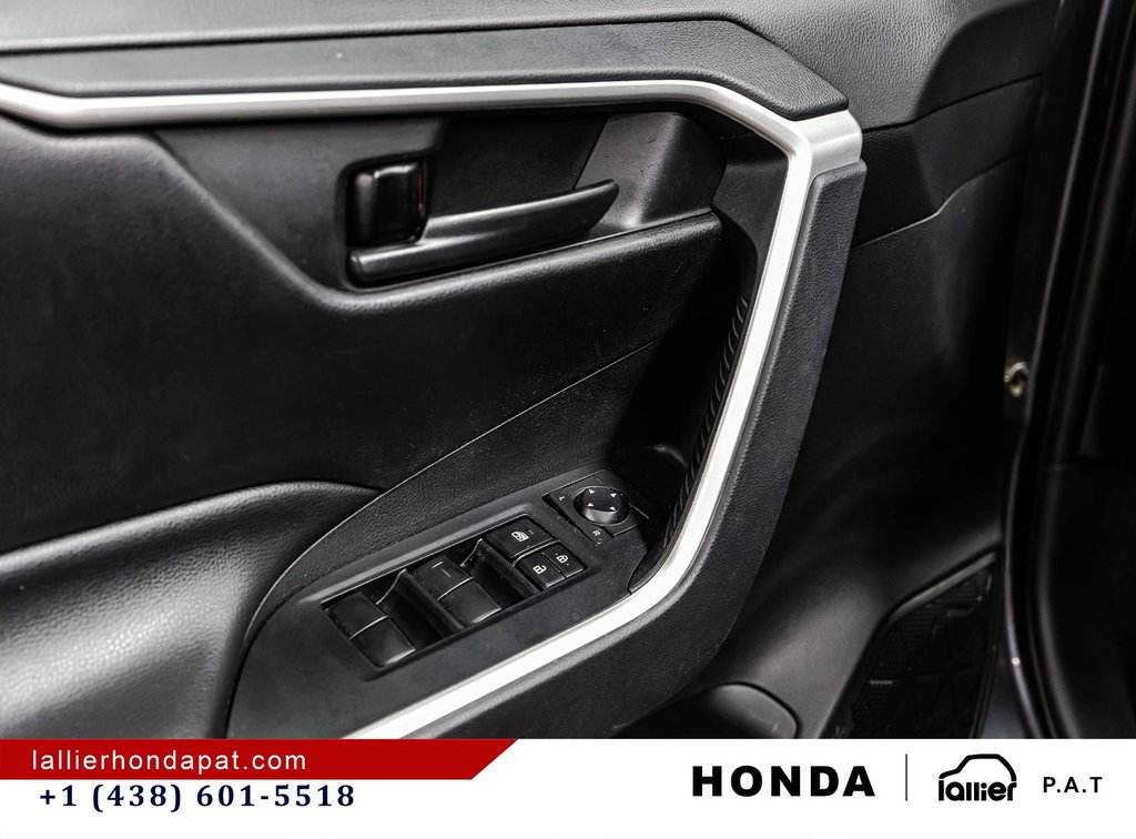 2019 Toyota RAV4 Hybrid LE in Montréal, Quebec - 11 - w1024h768px