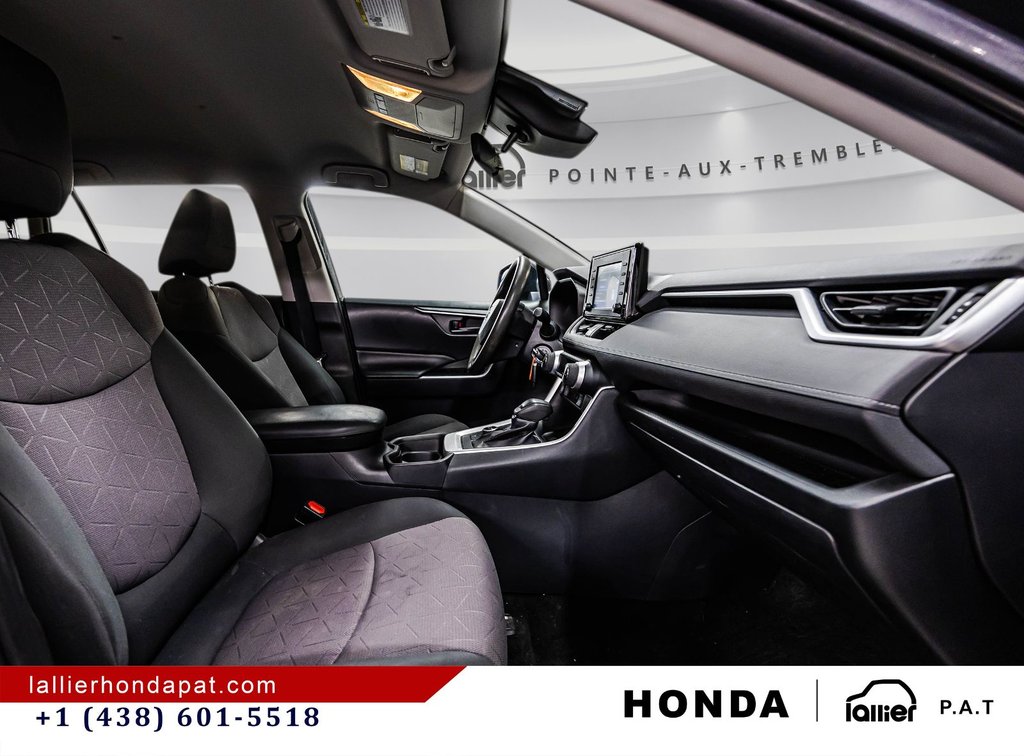 2019 Toyota RAV4 Hybrid LE in Montréal, Quebec - 17 - w1024h768px