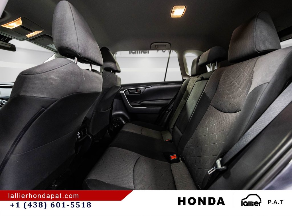 2019 Toyota RAV4 Hybrid LE in Montréal, Quebec - 13 - w1024h768px
