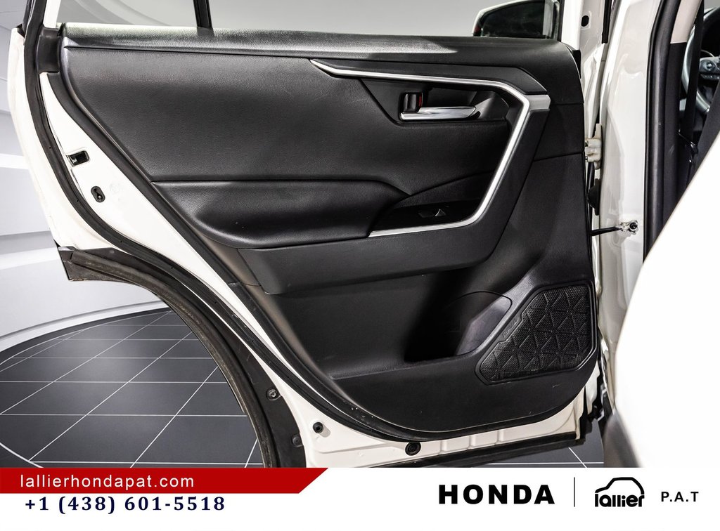 2020 Toyota RAV4 Hybrid XLE in Montreal, Quebec - 12 - w1024h768px