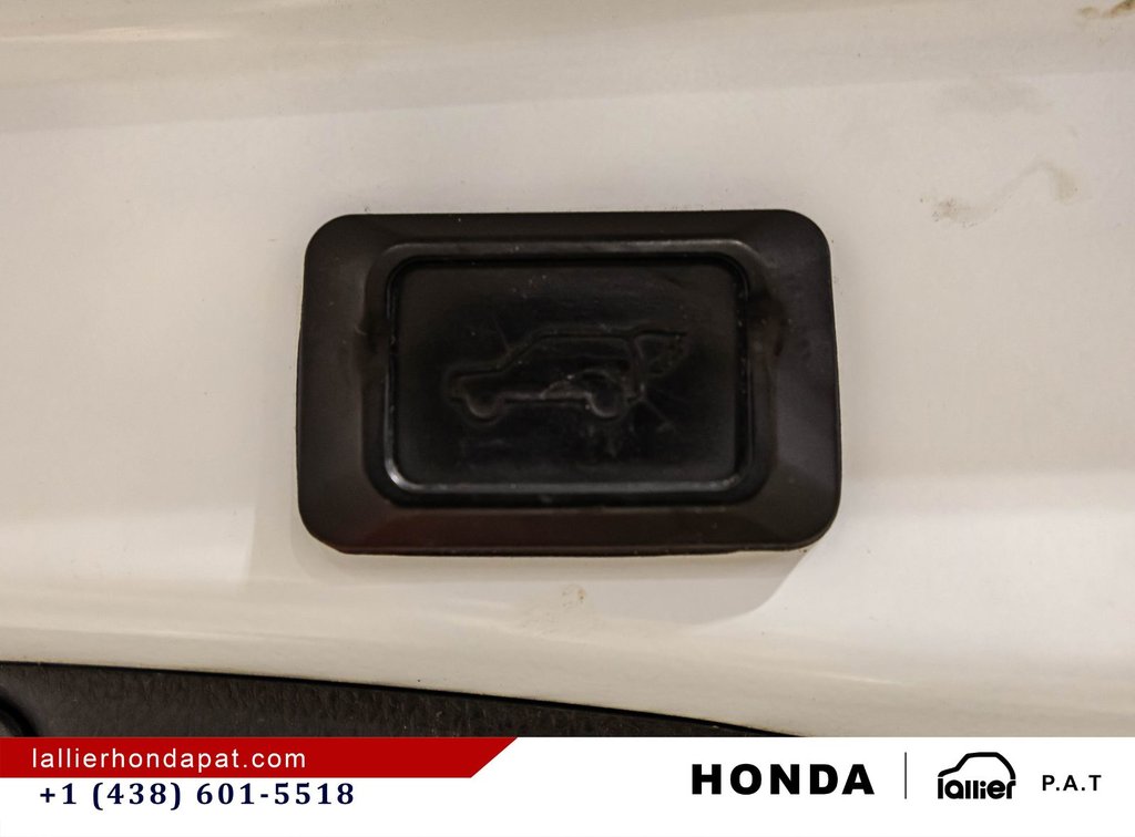 2020 Toyota RAV4 Hybrid XLE in Montreal, Quebec - 15 - w1024h768px