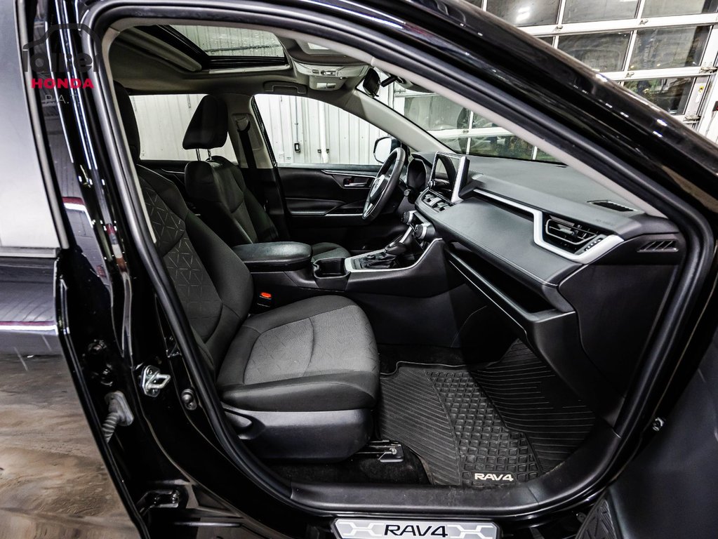 Toyota RAV4 Hybrid XLE 2023 à , Québec - 18 - w1024h768px
