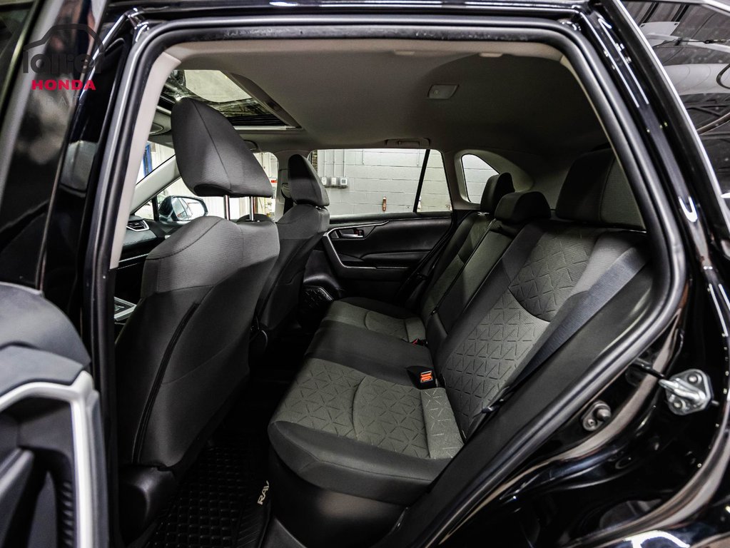 Toyota RAV4 Hybrid XLE 2023 à , Québec - 13 - w1024h768px