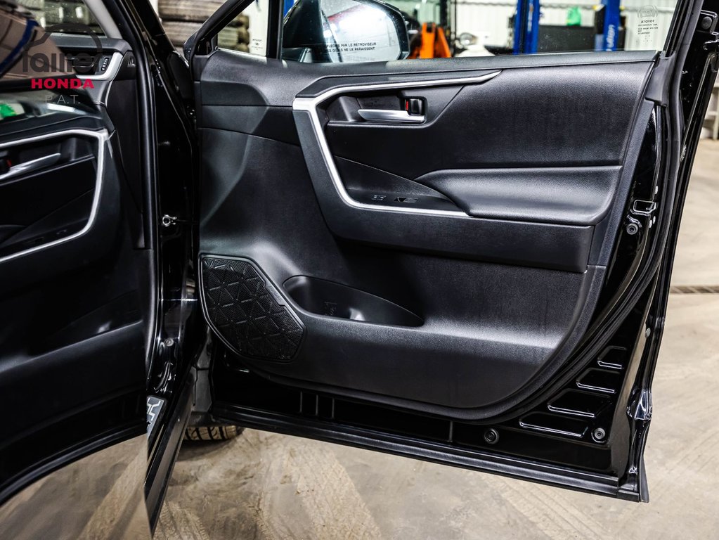 Toyota RAV4 Hybrid XLE 2023 à , Québec - 17 - w1024h768px