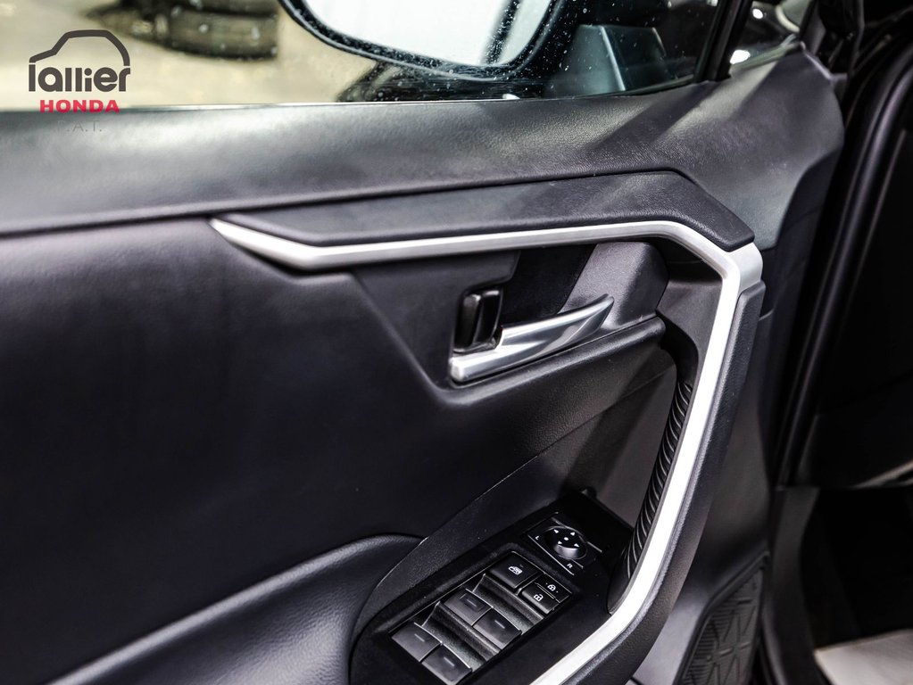 Toyota RAV4 Hybrid XLE 2023 à , Québec - 11 - w1024h768px