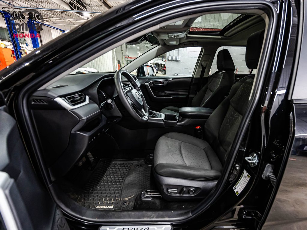 Toyota RAV4 Hybrid XLE 2023 à , Québec - 20 - w1024h768px