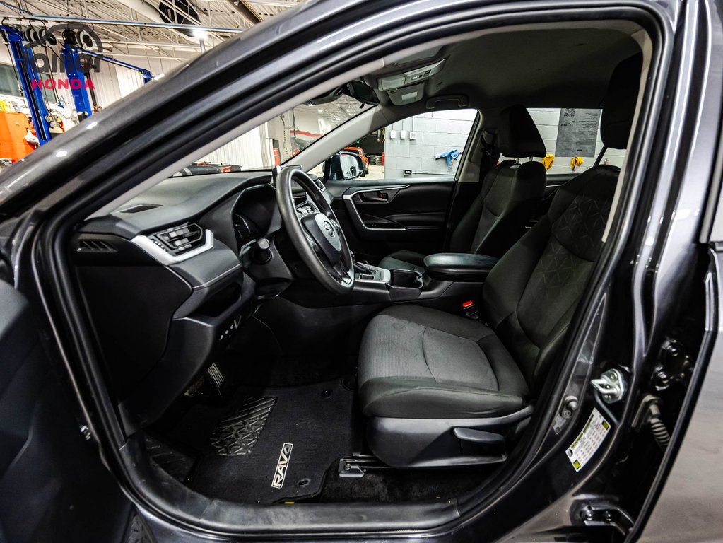 2024 Toyota RAV4 LE in Montréal, Quebec - 18 - w1024h768px