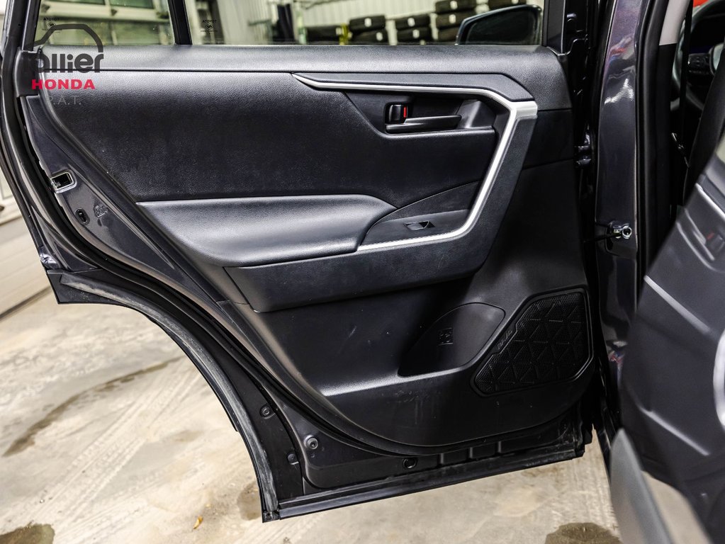 2024 Toyota RAV4 LE in Montréal, Quebec - 12 - w1024h768px