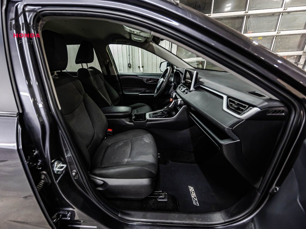 2024 Toyota RAV4 LE in Montréal, Quebec - 17 - w1024h768px