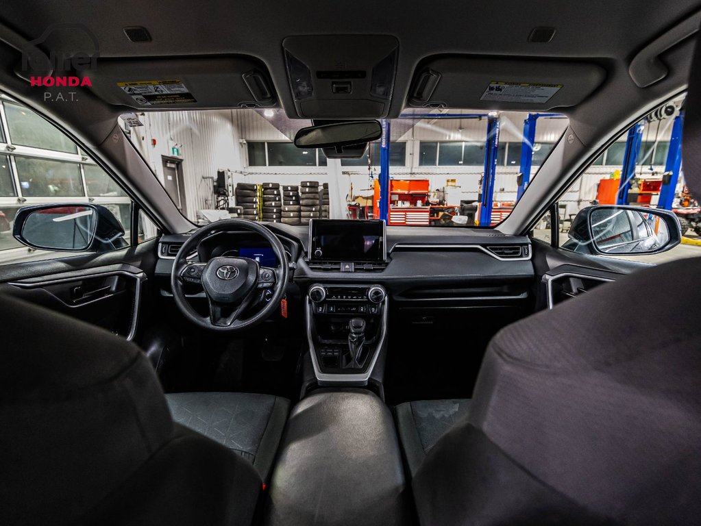 2024 Toyota RAV4 LE in Montréal, Quebec - 14 - w1024h768px