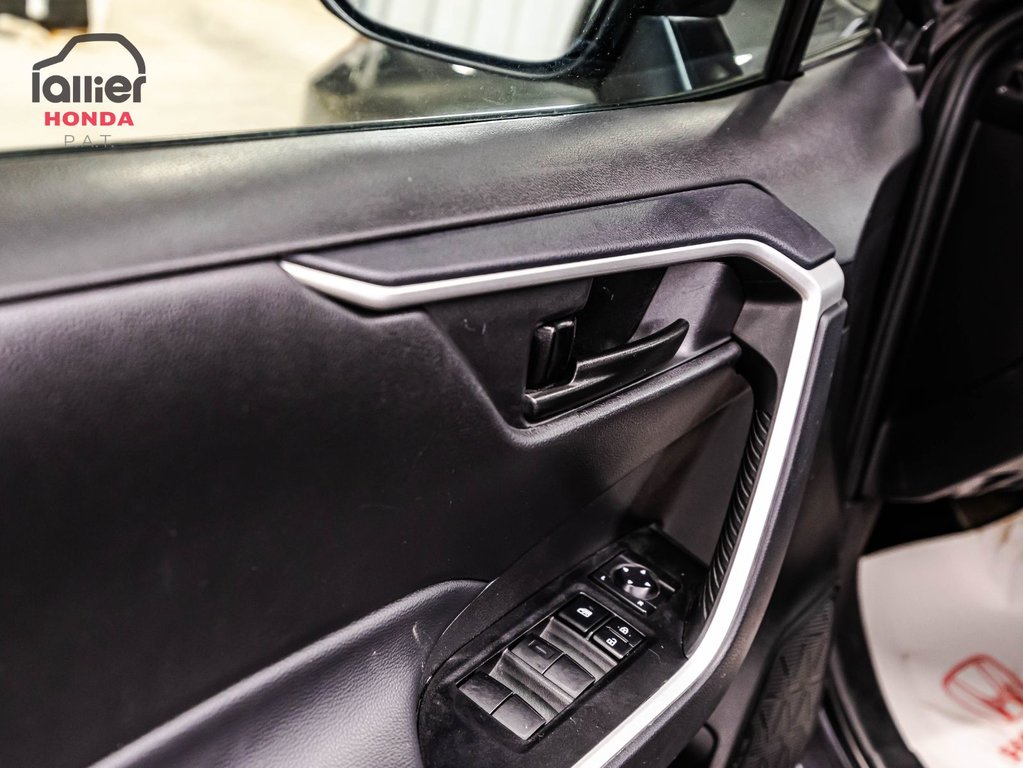 2024 Toyota RAV4 LE in Montréal, Quebec - 11 - w1024h768px