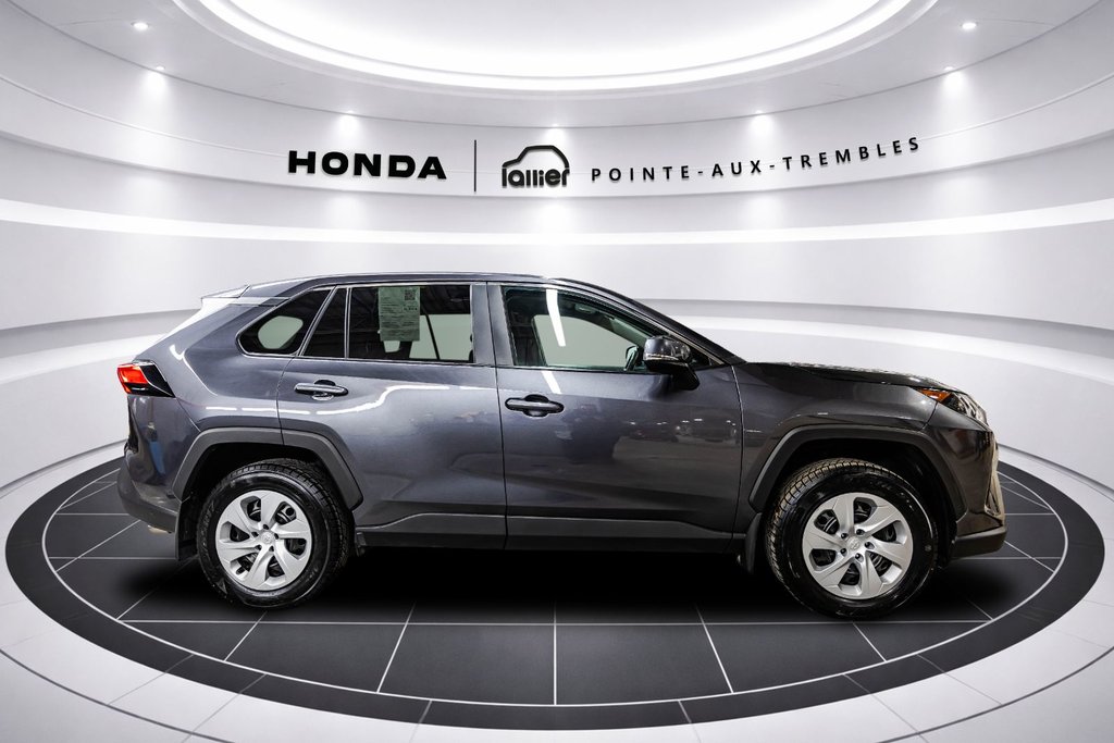 2024 Toyota RAV4 LE in Montréal, Quebec - 8 - w1024h768px