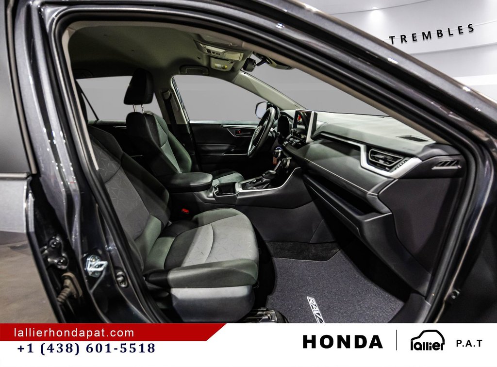2025 Toyota RAV4 Hybrid LE in Montreal, Quebec - 17 - w1024h768px