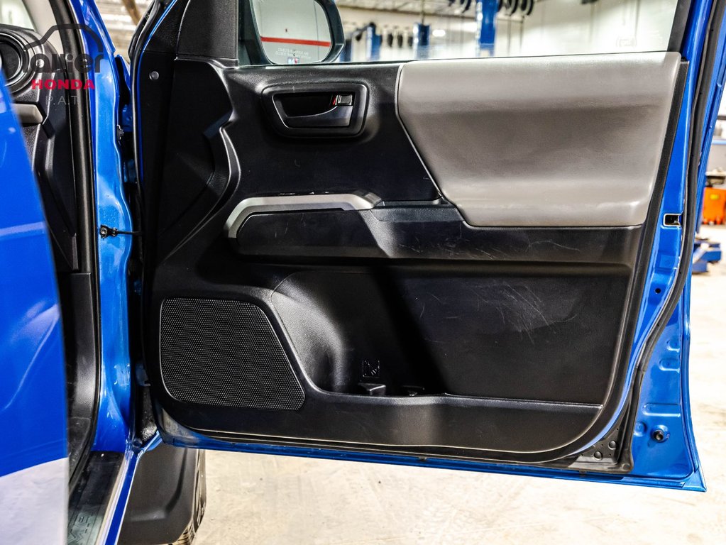 Toyota Tacoma SR5 CABINE ACCES 2018 à Montréal, Québec - 13 - w1024h768px