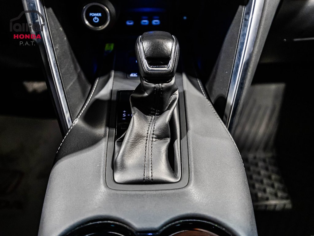 2024 Toyota Venza LE AWD in Montréal, Quebec - 25 - w1024h768px