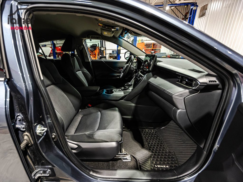 2024 Toyota Venza LE AWD in Montréal, Quebec - 18 - w1024h768px