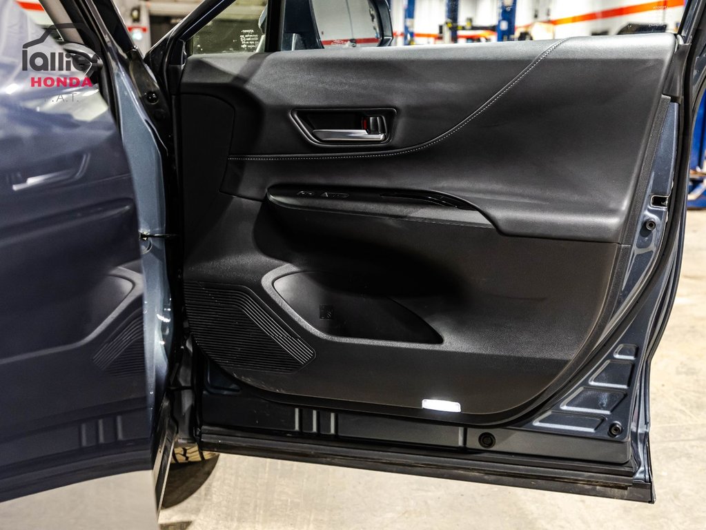 2024 Toyota Venza LE AWD in Montréal, Quebec - 17 - w1024h768px