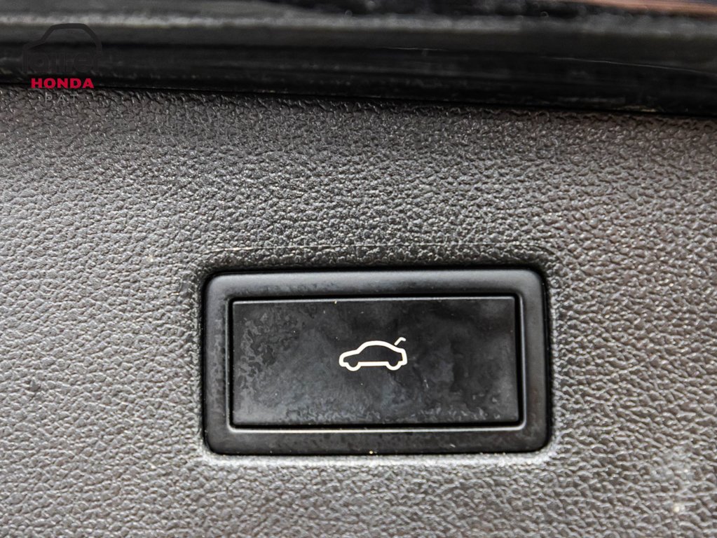 2023 Volkswagen Tiguan Highline R-Line 1 proprio in Montreal, Quebec - 16 - w1024h768px