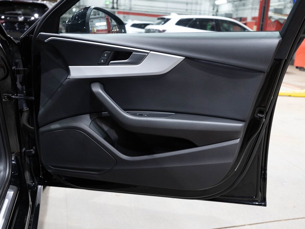 Audi A4 Sedan Komfort 2017 à , Québec - 16 - w1024h768px