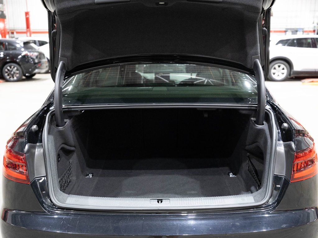 Audi A4 Sedan Komfort 2017 à , Québec - 15 - w1024h768px