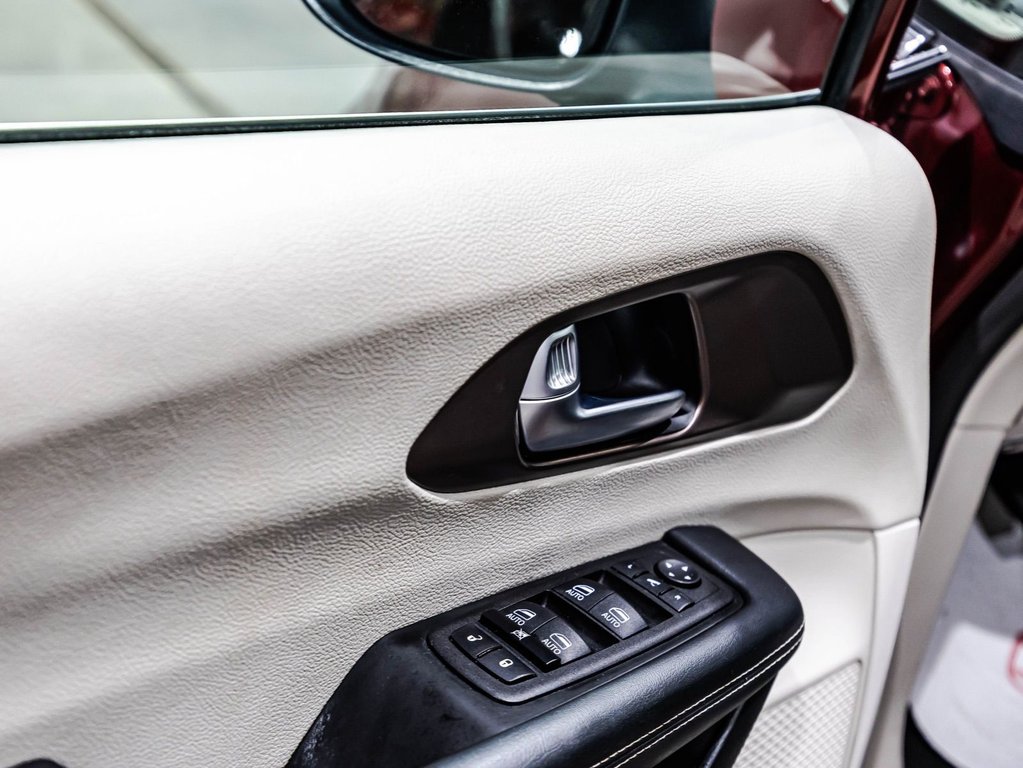 Chrysler Grand Caravan SXT 2022 à Lachenaie, Québec - 12 - w1024h768px